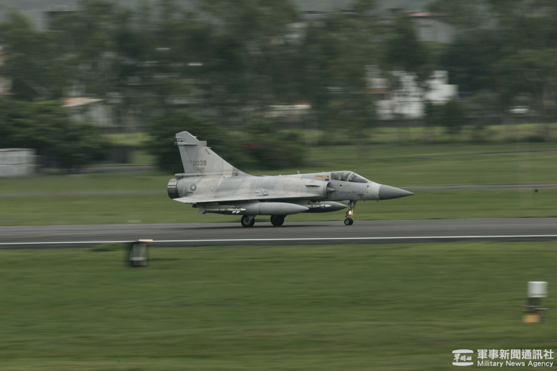 漢光41號演習,幻象2000戰機轉降其他空軍基地。 圖:軍聞社提供