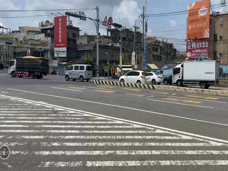 道台1線南下彰化花壇路段，等候左轉東外環道時，左轉綠燈只有10秒，就有駕駛人抱怨時間太短，等了4次紅綠燈還是轉不過去，塞到崩潰。   圖：彰化工務段／提供