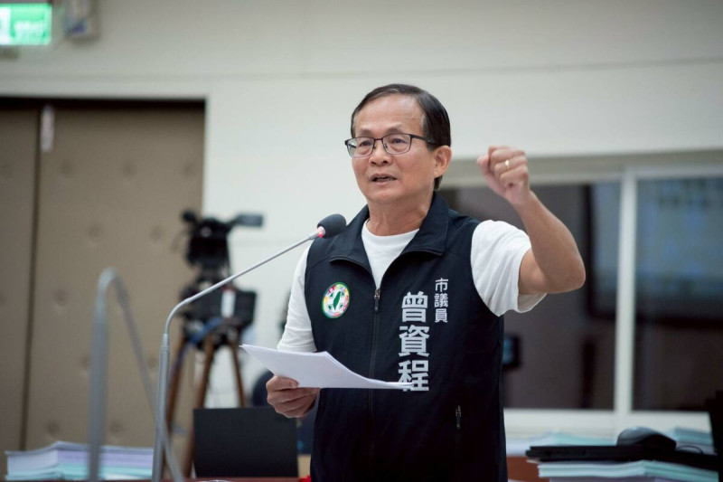 曾資程表示，依藍白邏輯，竹市府應普發現金5000元，喊話籲代理市長邱臣遠及藍白議員出來打球，還公共財於市民。   圖：取自曾資程臉書（資料照）