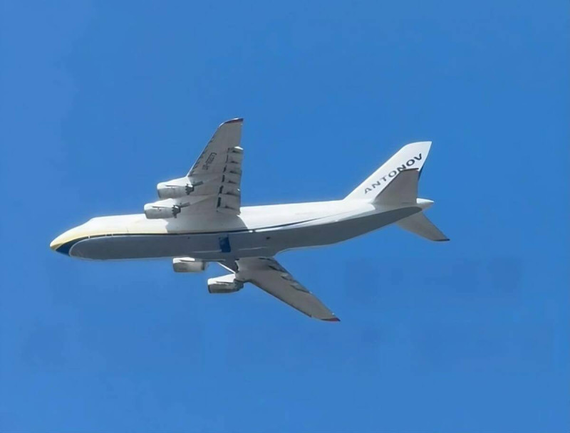 UR-82073 的安東諾夫 An-124-100「魯斯蘭」運輸機。 圖:翻攝自 X Boris Alexander Beissner