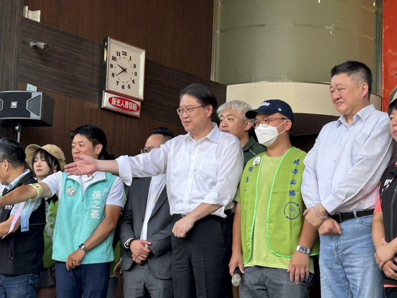 林右昌說，希望所有藍白支持者能看到台灣民主危機，投下支持同意罷免。   圖：民進黨提供