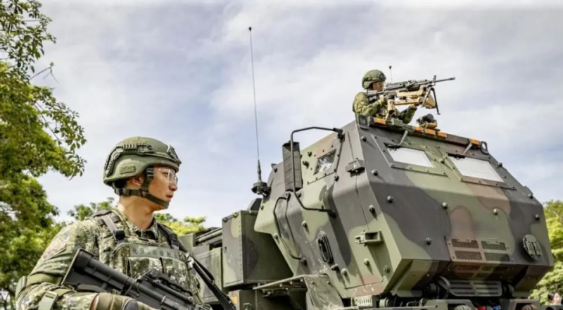近期,美國與台灣簽署了新的軍售協議,而中國人民解放軍則透過軍事演習予以回應。圖:翻攝自 《騰訊新聞》/「又看風雲起」 近期,美國與台灣簽署了新的軍售協議,而中國人民解放軍則透過軍事演習予以回應。圖:翻攝自 《騰訊新聞》/「又看風雲起」