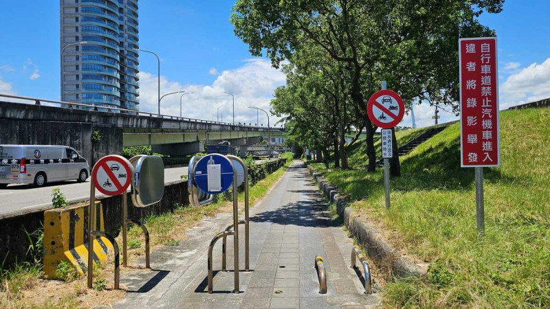 新北市高灘地工程管理處今(16)日宣布再新增5處科技執法點,其中包含「新店大鵬2號橫移門」 圖:「新北市政府高灘地工程管理處」提供
