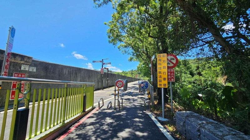 新北市高灘地工程管理處今(16)日宣布再新增5處科技執法點,其中包含「汐止大坑溪自行車道入口」 圖:「新北市政府高灘地工程管理處」提供