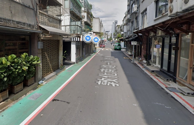 大安區敦化南路一段161巷的一樓女裝店面，權狀僅6.96坪，5月時以每月總價10萬元出租，換算每坪單價約1.44萬元，創下大安區自2019年以來的租金單價最高紀錄。(圖為該段巷弄)   圖: 翻拍Google地圖