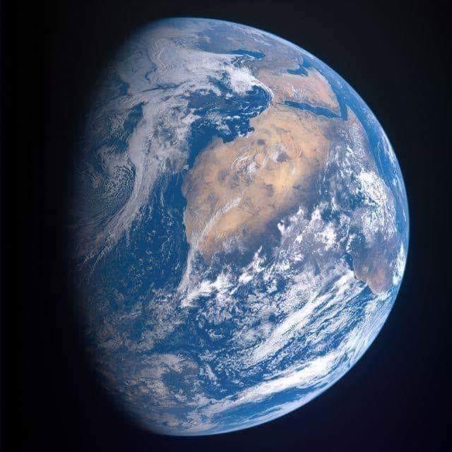 據推測，這次事件可能發生於距地球多達 120 億光年之外，接近宇宙形成早期的時期。 圖:翻攝自X帳號@earthcurated