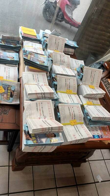 桃園市中壢區有罷免公告夾帶「不同意罷免」文宣。（圖取自王義川Threads網頁threads.com/@ycwangriver1）   