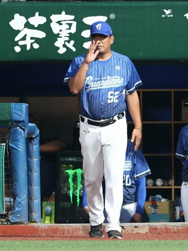 中華職棒富邦悍將隊17日雖然擊退統一獅隊，不過賽後悍將總教練陳金鋒（圖）直言，這場比賽其實可以做得更好，在壘上有人時如何把握機會得分，是還要加強的地方。（富邦悍將提供）中央社記者楊啟芳傳真 114年7月17日   
