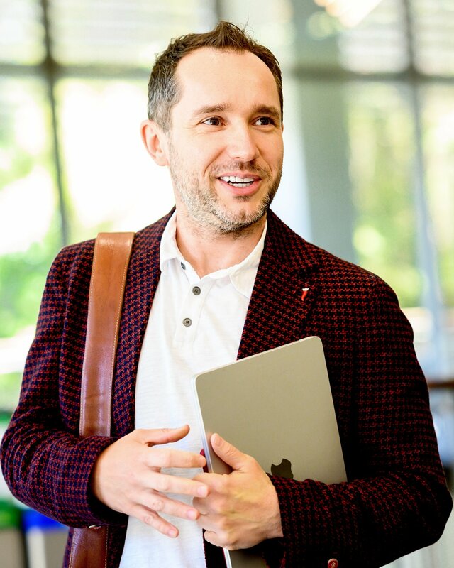 美國加州大學柏克萊分校教授普熱米斯拉夫·耶齊奧爾斯基（Przemyslaw Jeziorski）本月初在希臘雅典遭近距離槍殺震驚社會。   圖:翻攝自X帳號@BerkeleyHaas