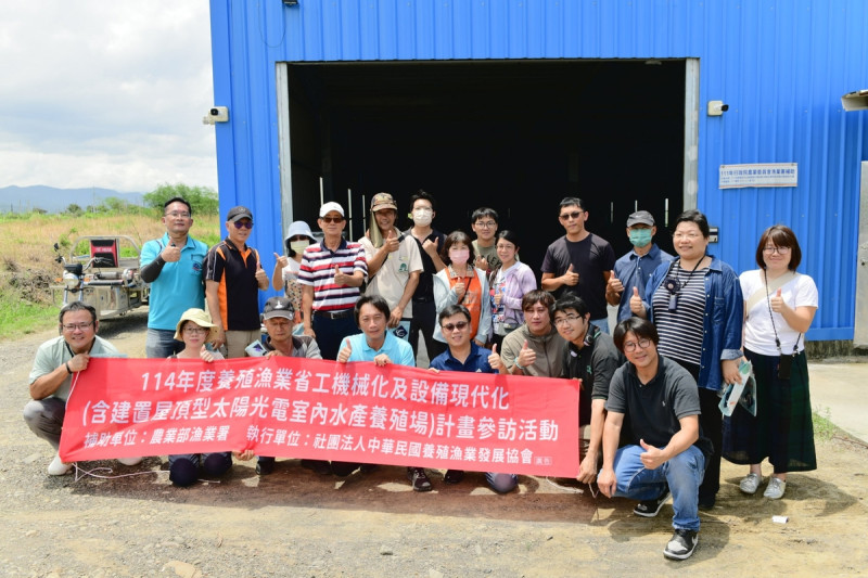 中華民國養殖漁業發展協會邀請水產業者及養殖戶，參訪億興企業星堡枋寮養殖場。   圖：孫家銘翻攝