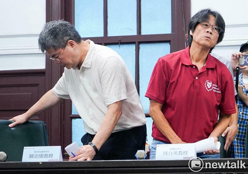 台師大抽血案重啟審議，系教評會開會逾4小時仍未公布結果。（圖右為周台英）   圖：張良一 攝影 （資料照）
