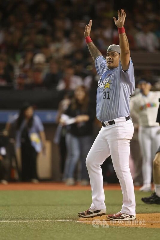 中華職棒全壘打王林智勝（圖）最後一次明星賽，19日全壘打大賽預賽敲出5轟，沒能晉級；對於引退倒數，他表示，打完之後有點想哭、心酸酸的，慢慢要跟球迷告別了，有很多的感動。中央社記者張新偉攝　114年7月19日   