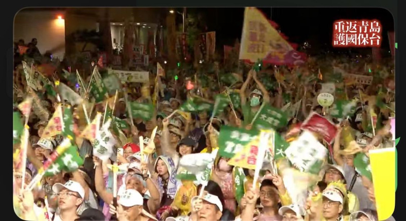 超過萬名青鳥重返青島東路　「護國保台晚會」現場人氣強強滾。   圖：護國大遶境提供
