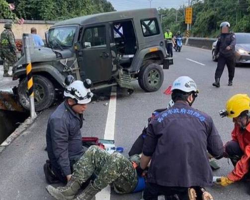 漢光41號軍演，高雄發生車禍意外，3官兵受傷送醫。.   圖：民眾提供