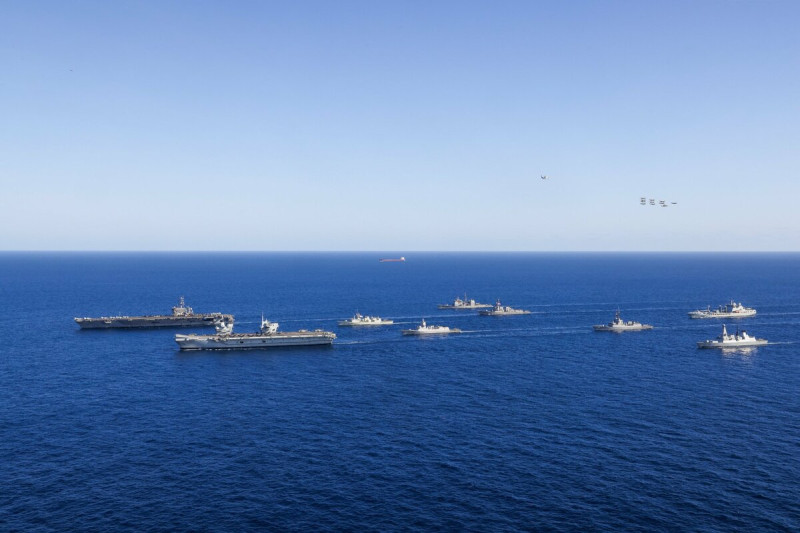 2025年「護身軍刀」(Talisman Sabre)聯合軍演近日在澳洲登場,英美共同執行雙航艦作戰演練。 圖:翻攝自 X