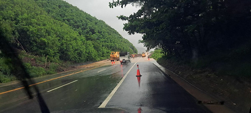 台9線南迴公路太麻里、大武2路段因土石流進行交管。   圖：公路局／提供