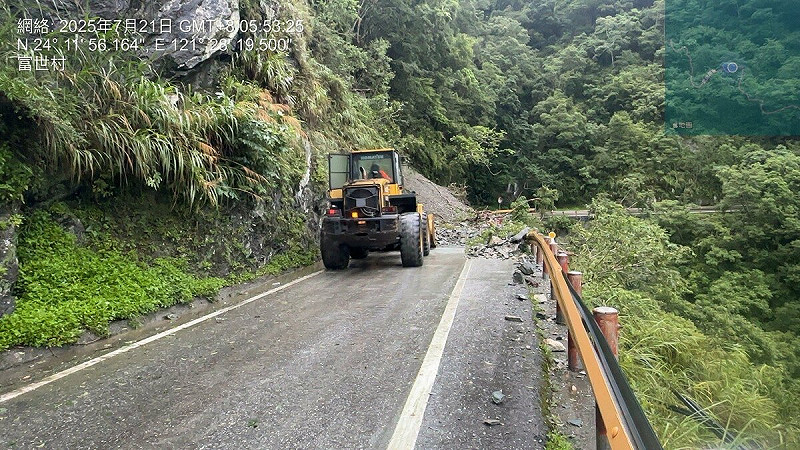 公路局指出，除了受影響的豁然亭路段預計17時搶通外，台8線關原至天祥仍依原訂管制方式放行。   圖：公路局／提供