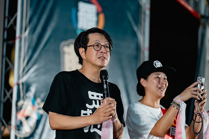 大罷免投票倒數！前高雄市文化局長尹立，今（21）日表示，當你鄙視「芒果乾」，是因為有人為你負重前行，「台灣連一次失敗的機會都沒有！」   圖：取自尹立臉書
