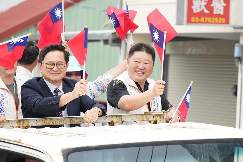 童子賢合體張峻車掃罷免傅崐萁 圖:讀者提供 童子賢合體張峻車掃罷免傅崐萁 圖:讀者提供