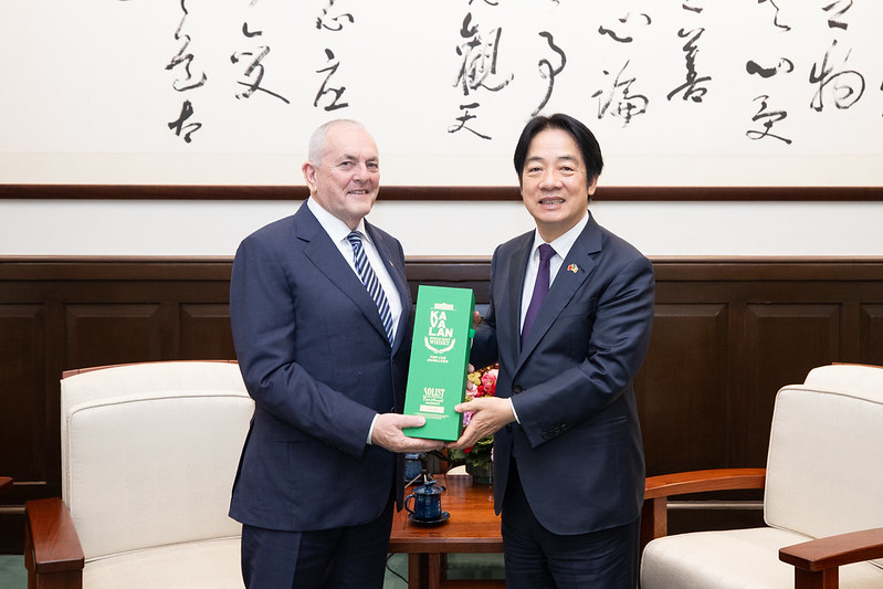 賴清德接見愛爾蘭跨黨派國會議員訪問團，並說，台灣、愛爾蘭能夠加強合作，提升雙邊半導體產業競爭力。   圖：總統府提供