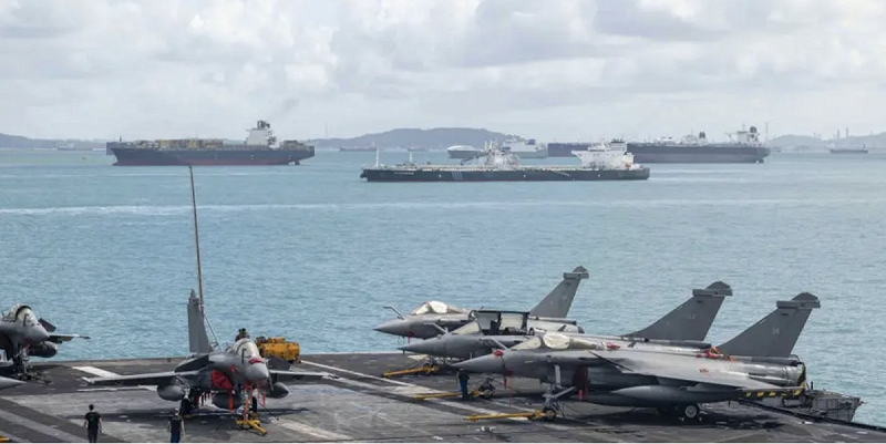 南海海域約 356 萬平方公里，而法軍此次航行區域內的每個海段幾乎都遭中國艦隊「全域監控」。   圖：翻攝自 軍哥漫談
