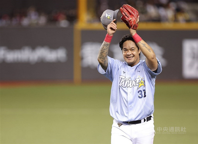 中職味全龍隊43歲野手林智勝明星賽重回游擊防區，獲得總教練葉君璋好評，直言表現很好，跟年輕時差不多。（中央社檔案照片）   