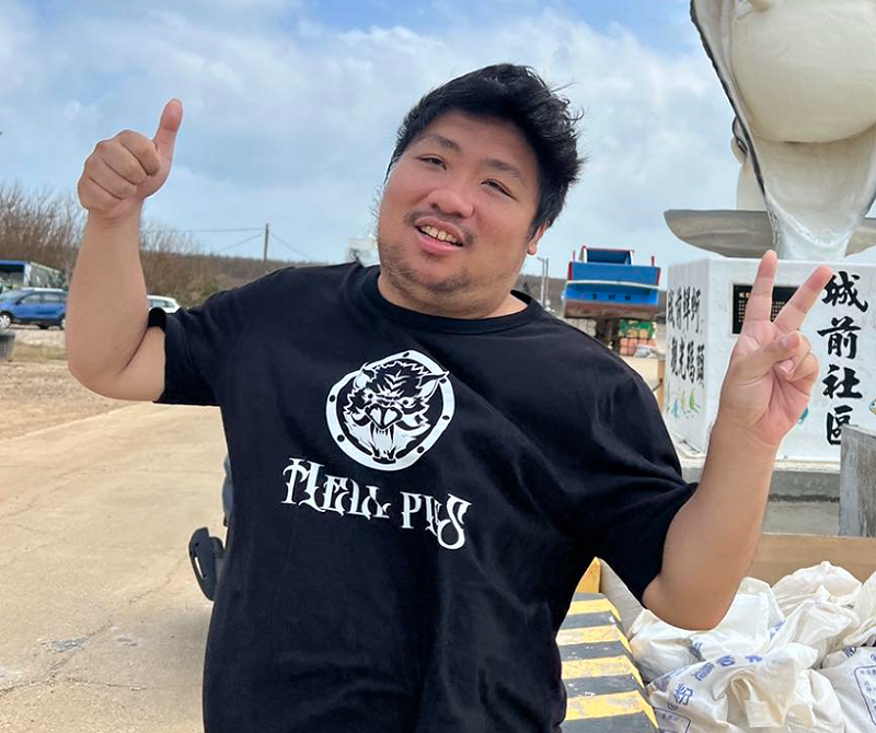 統神近期無預警宣告進軍成人平台SWAG，明(24)日將首度開播。   圖：翻攝自統神IG