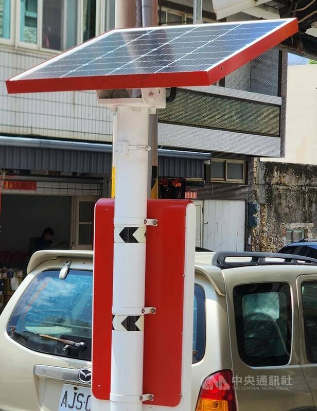 澎湖的智慧公車站牌太陽能電池日前遭竊，導致站牌無法正常運作，影響民眾即時掌握公車動態資訊。中央社  114年7月23日   
