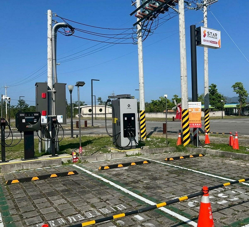 宜花東充電站為考量充電便利性與旅客中途休息需求,是沿著台九線公路及緊臨台鐵車站規劃建置。 圖:台鐵公司/提供