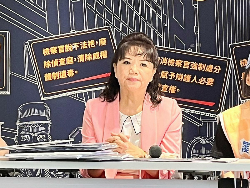 民進黨籍南投縣議員陳玉鈴挺過罷免，呼籲一定要催出30%同意票才能剿匪成功。   圖：金大鈞／攝