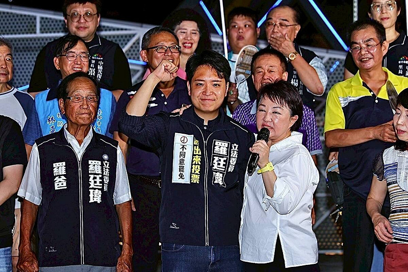 羅廷瑋受訪透露，自己曾學習跆拳道，但口誤說成「我曾經是黑道」，盧秀燕立刻糾正「是黑帶！」。   圖：取自羅廷瑋臉書（資料照）