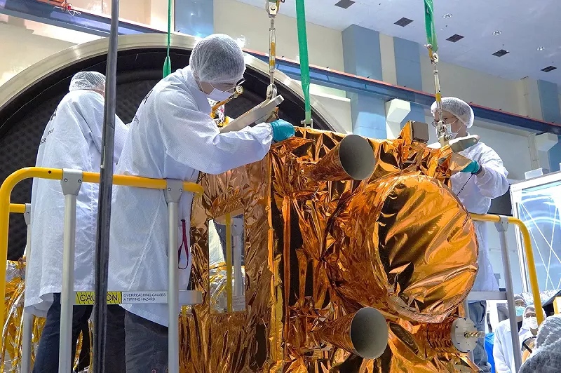 TASA表示，福衛八號的第一顆衛星(FS-8A)預計做8月初運送前審查，過後即可運送至美國加州范登堡空軍基地，10月搭乘SpaceX獵鷹九號火箭Transporter 15航班發射升空。﻿   圖：國家太空中心／提供