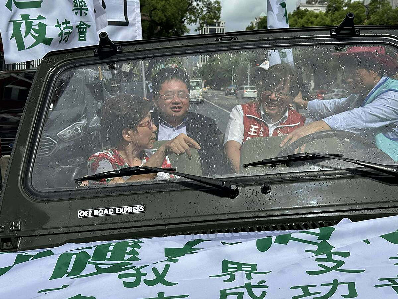 發起繞行台北市的車隊遊行,呼籲全民清除中國代理人,以捍衛民主自由與台灣文化主體性。 圖:台灣基進提供
