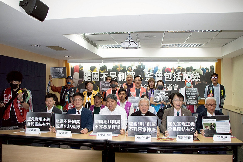 雙北大罷（台灣全國罷團聯盟）今天召開「罷免投同意 人民要做主 NGO支持大罷免罷團不是側翼，監督包括藍綠——全國罷團聯合代表」記者會。   圖：台灣經濟民主連合提供