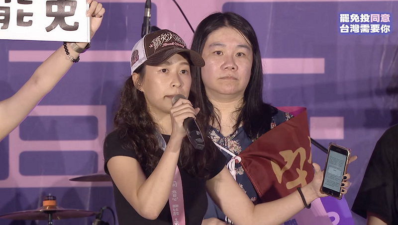 海外返鄉投票青年代表Wendy表示，她忍了賴士葆20幾年，不能再忍了。   圖：翻攝自護國大遶境YT