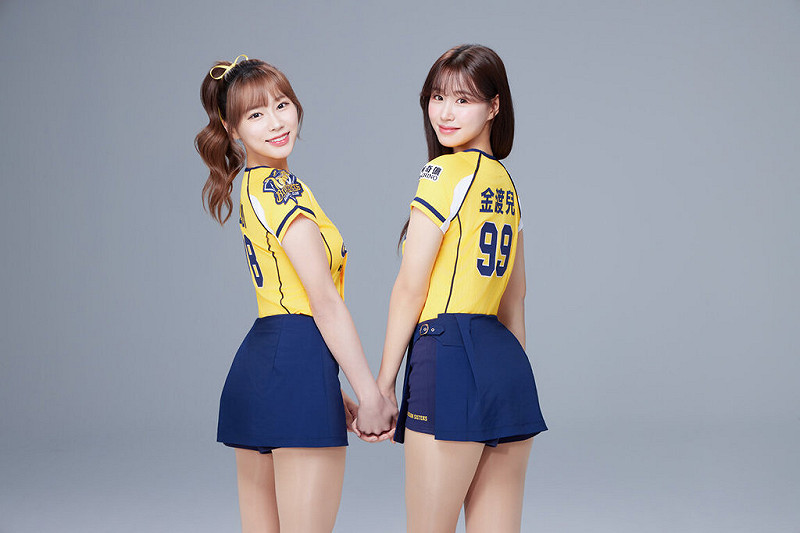 中職中信兄弟啦啦隊女孩Passion Sisters於24日公布新加入的韓籍成員金渡兒（右）、JJUBI（左），2人皆有跳過韓職球隊的經歷。（Passion Sisters提供）中央社記者楊啟芳傳真　114年7月24日   