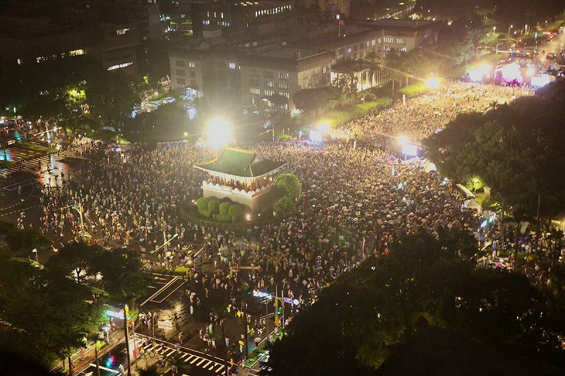 罷團晚會凱道人數破十萬人。   圖：反共護台志工聯盟提供
