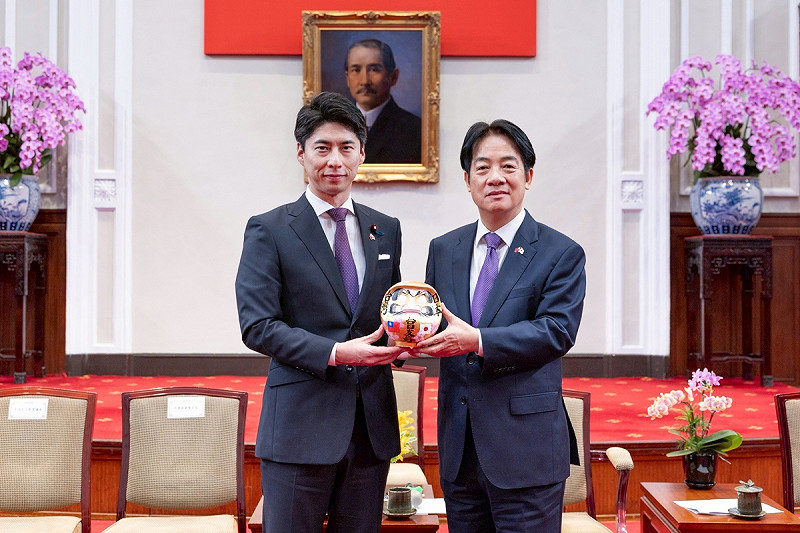 日本自民黨青年局長中曽根康隆（左）5月初曾來台謁見我國總統賴清德（右）   圖：翻攝自中曽根康隆的Ｘ