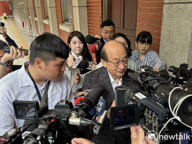 民進黨團總召柯建銘被追問「不去罷免非台灣人」想法，直嗆「中文看不懂嗎？」   圖：金大鈞／攝
