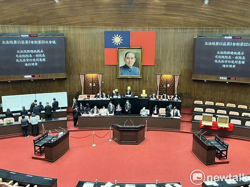 大法官同意權案今日再度遭到藍白全數封殺，民進黨團則對詹鎮榮、陳慈陽開放投票。   圖：金大鈞/攝