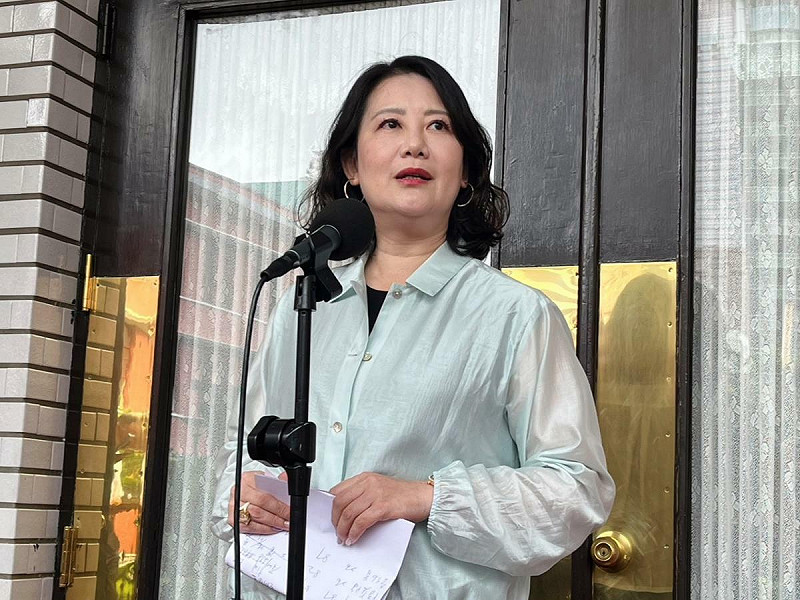 民進黨團幹事長吳思瑤說明今日大法官同意權採取「5+2」投票決定原委。 圖:金大鈞/攝