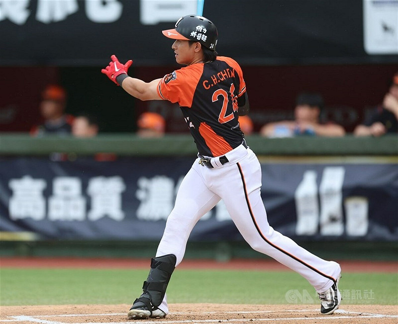 中職統一7-ELEVEn獅隊野手陳傑憲右手腕發炎，目前採取替補減量方式出賽。（中央社檔案照片）   