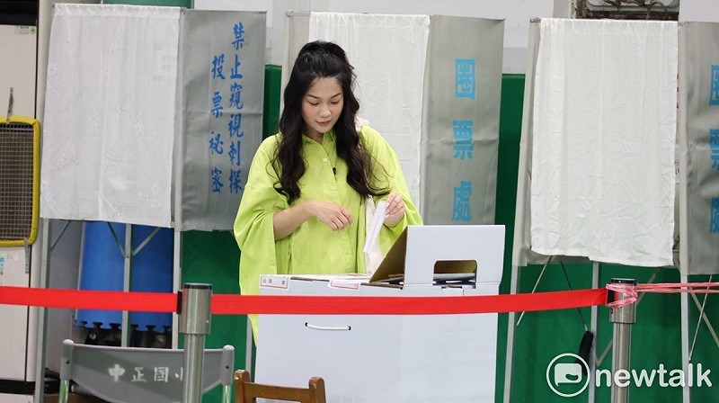 「山除薇害」發言人阿美今（26）日投票後，感慨說到想安心回家、與家人修復關係。   圖：金大鈞/攝