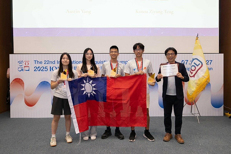 團體賽臺灣金牌隊伍 - 由左至右：廖昱喬、鄭庭瑜、鄧子洋、楊登堯。   圖:台灣大學提供