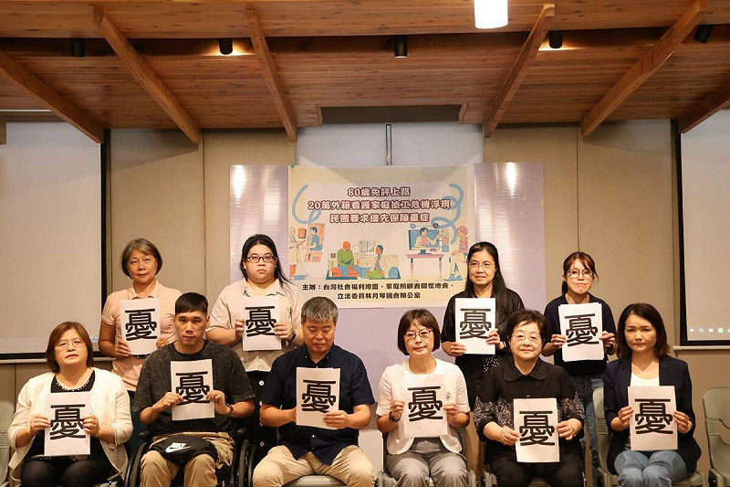 民進黨立委林月琴認為修法後恐將擠壓真正失能、失智或重症家庭聘僱外籍看護的資源。   圖：立法委員林月琴辦公室提供