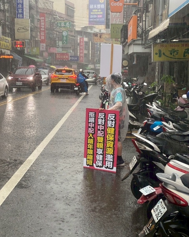 罷免洪孟楷立委的民團「罷洪刻不容楷」透露，收到一名國中生的來信，「你們撐過的那段時間，是台灣民主史上最勇敢的篇章之一」，讓志工看了都哭了。   圖：取自「罷洪！！刻不容楷 」臉書（資料照）