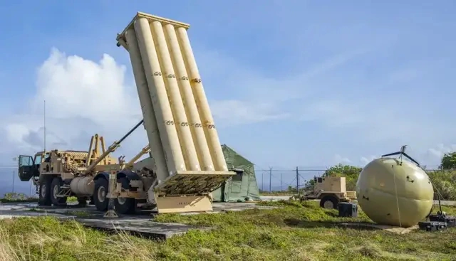  美軍在這場戰爭中發射超過150枚THAAD攔截彈，幾乎占據美國近四分之一的整體庫存，耗資逾19億美元。 圖：翻攝自《寰球戰略解讀》 