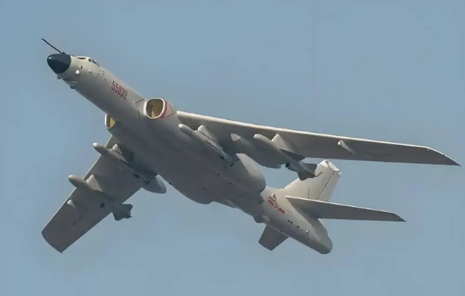 解放軍轟-6N戰略轟炸機。   圖 : 翻攝自矚望雲霄