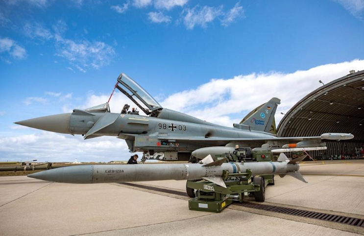 德軍歐洲戰機與AIM-120訓練彈。   圖 : 翻攝自德國聯邦國防軍網站