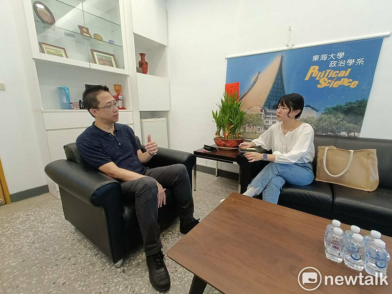 東海大學政治系系主任張峻豪接受Newtalk記者專訪   圖：唐復年/攝